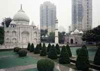 Taj Mahal in Window of the World @ Stefanie B?rkle / VG Bild-Kunst, Bonn